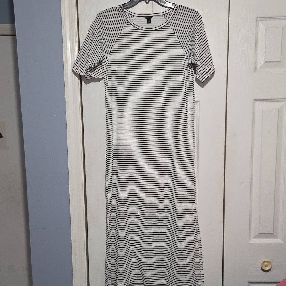 Ann Taylor Black and White Striped Maxi Dress New With Tags